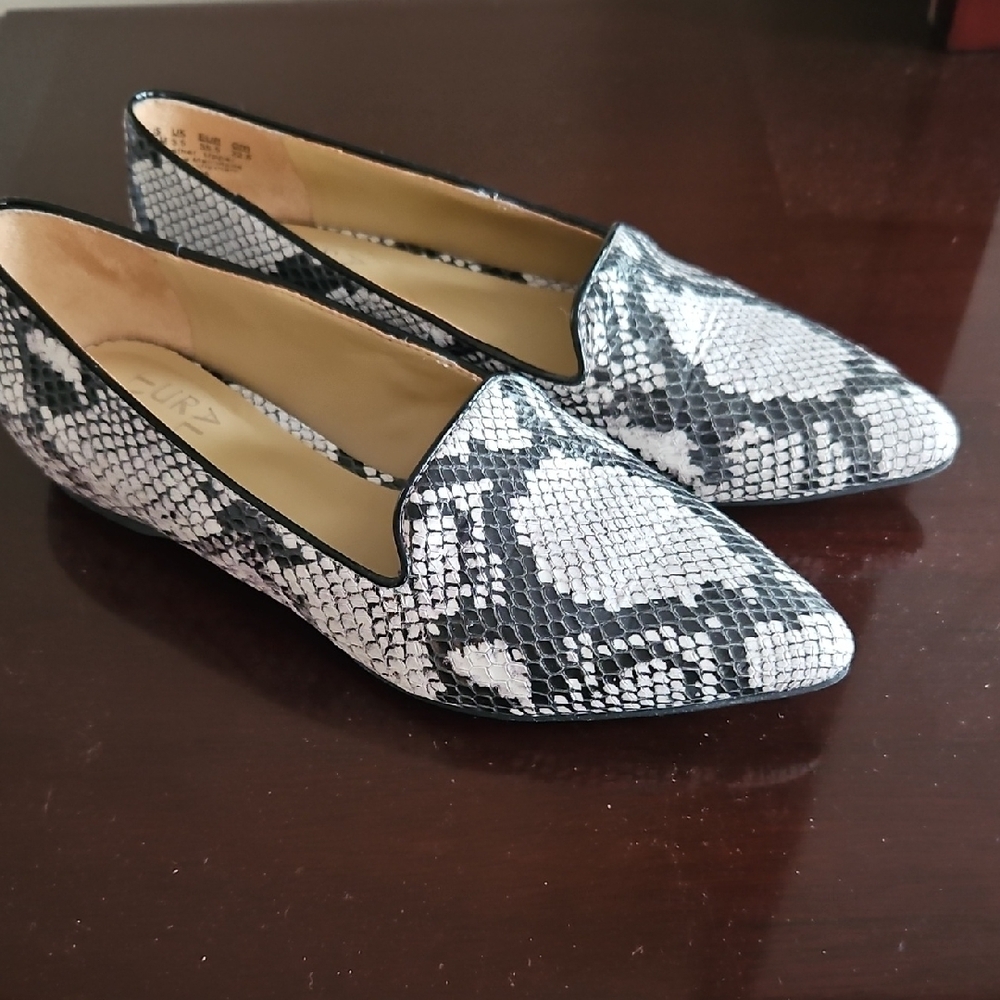Naturalizer Black and White Snakeskin Flats